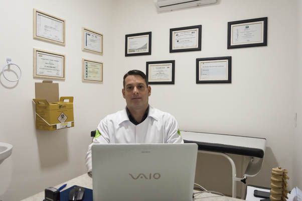 Clínica de Olhos Bom Jesus e Especialidades 4 Dr. Fabrício Thomasi Merlo - Ortopedista e Traumatologista