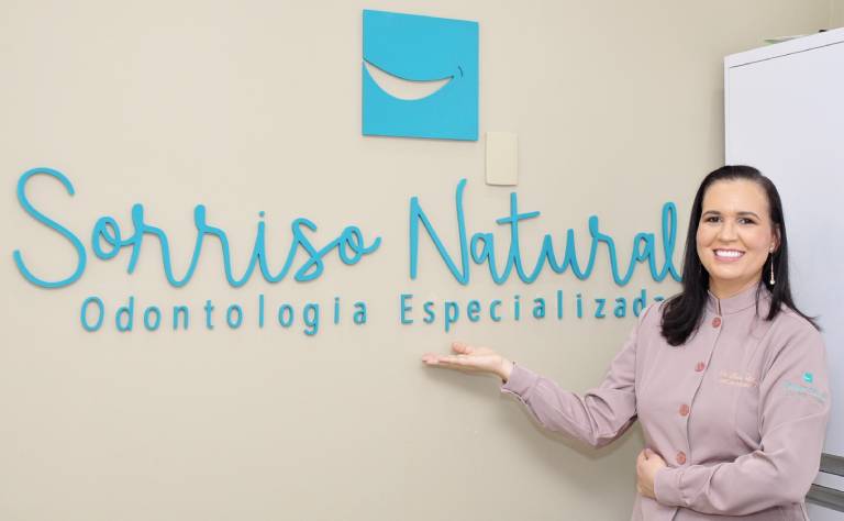 Sorriso Natural | Odontologia Especializada 3 Maíra Quinteiro Dentista Bom Jesus da Lapa