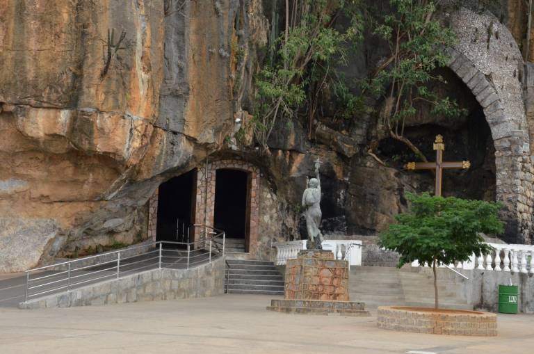 O Santuário do Bom Jesus da Lapa é um lugar de fé que transmite a mais bela visão que a natureza esculpiu