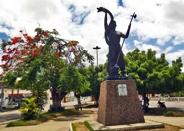 Em Penedo há a Estátua de São Judas Tadeu.