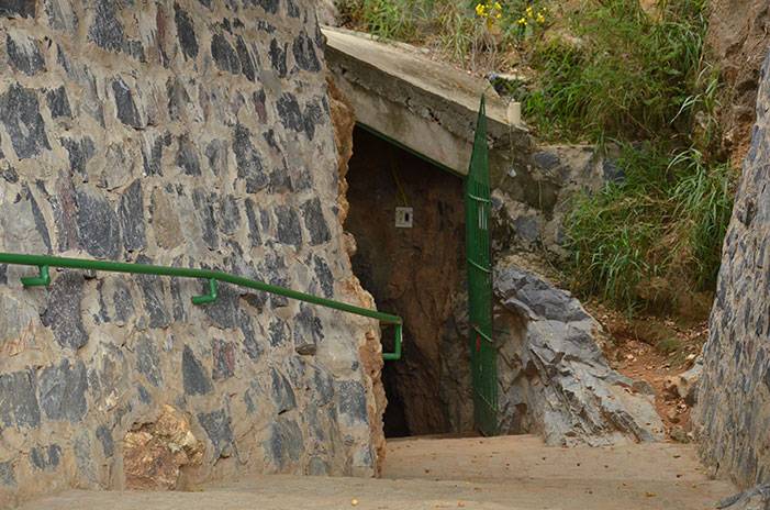 Gruta da Água dos Milagres | Gruta dos Mártires