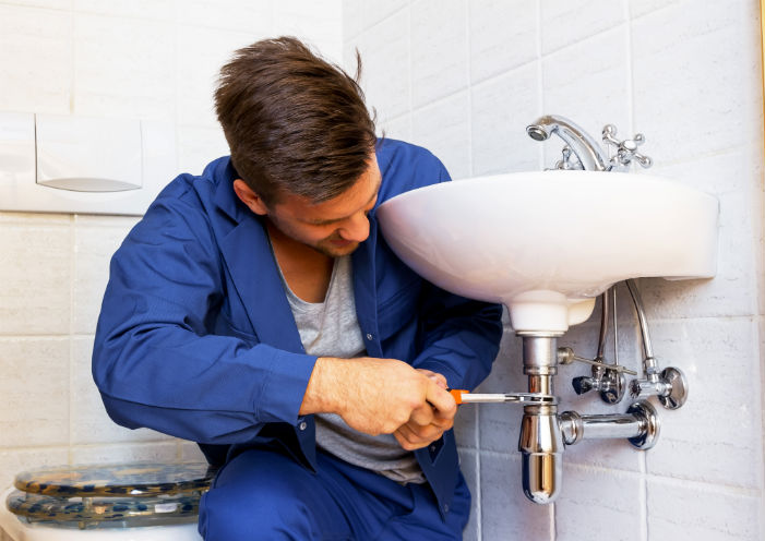 O que você precisa saber antes de contratar um encanador? 1 O que você precisa saber antes de contratar um encanador?