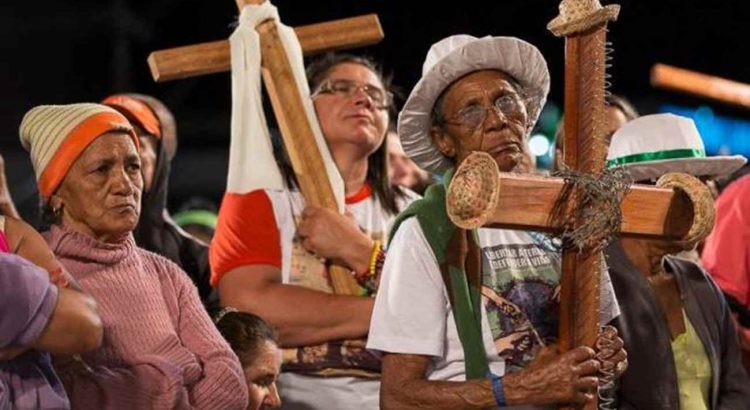 As Cruzes e enxadas na Romaria da Terra e das Águas