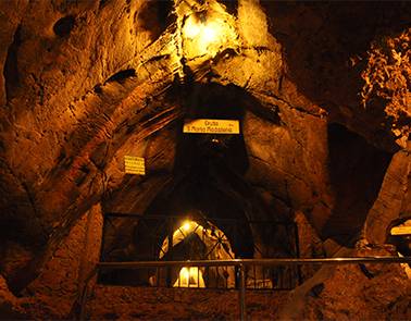 guia de turismo gruta de nossa senhora madalena