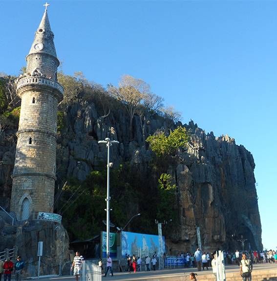 Um dos Principais pontos turísticos de Bom Jesus da Lapa é o Santuário do Bom Jesus da Lapa