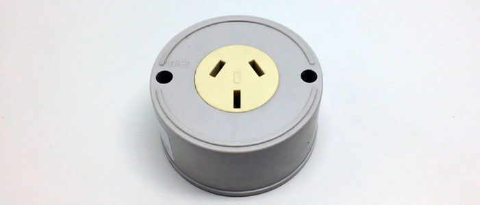 Tomada externa: tipos, vantagens e desvantagens 3 Tomada Bipolar 2p+n 20a 250v Externa