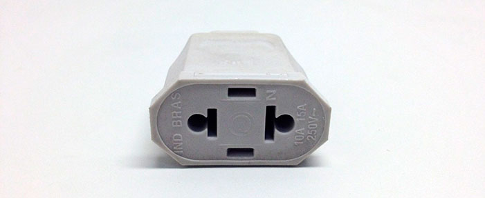 Tomada externa: tipos, vantagens e desvantagens 2 Tomada externa 2p Universal 10/15a 250v Cinza